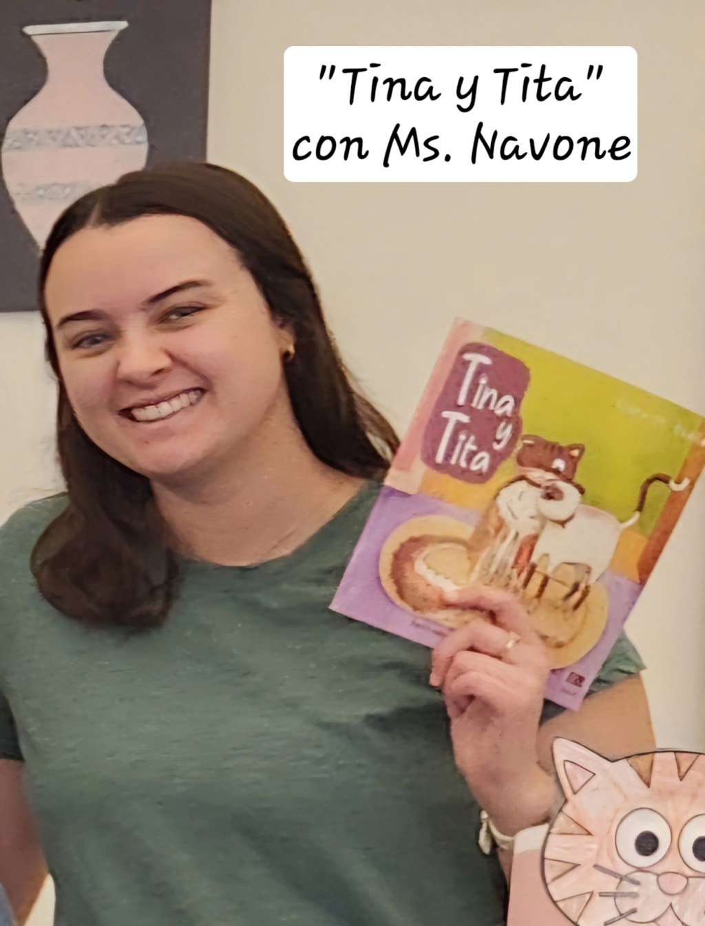 Ms. Navone y su ejemplar de Tina y&nbsp;Tita
